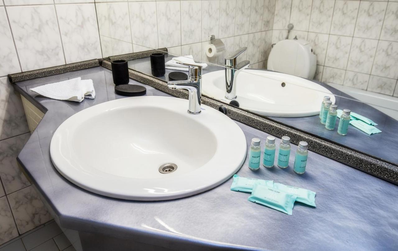 MaK Hotels Potos Buitenkant foto